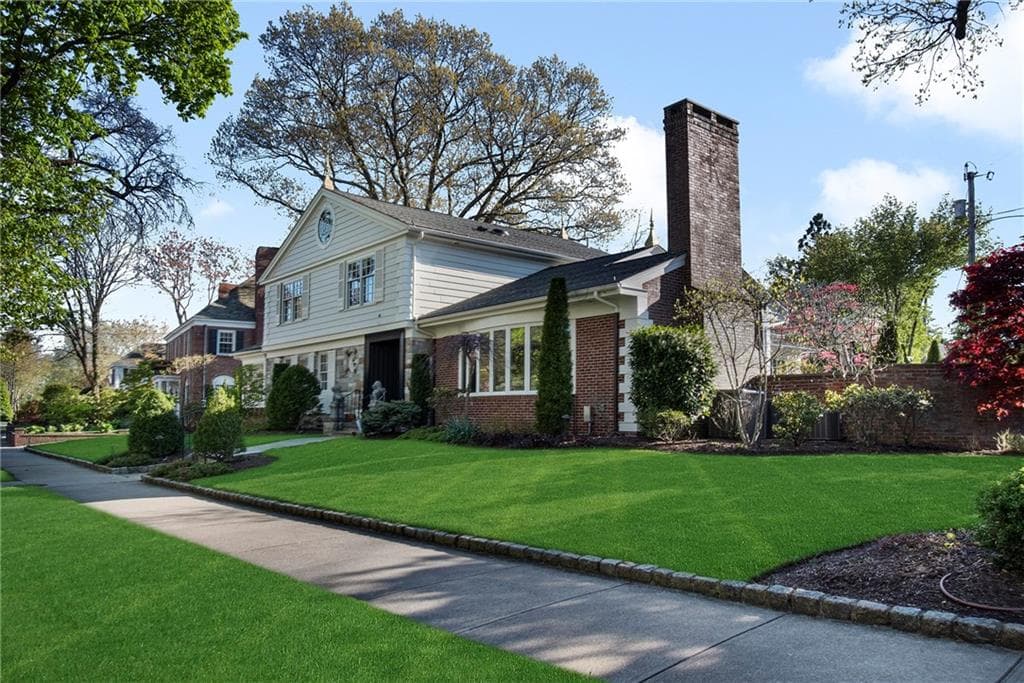 540 Blackstone Boulevard - Photo 1