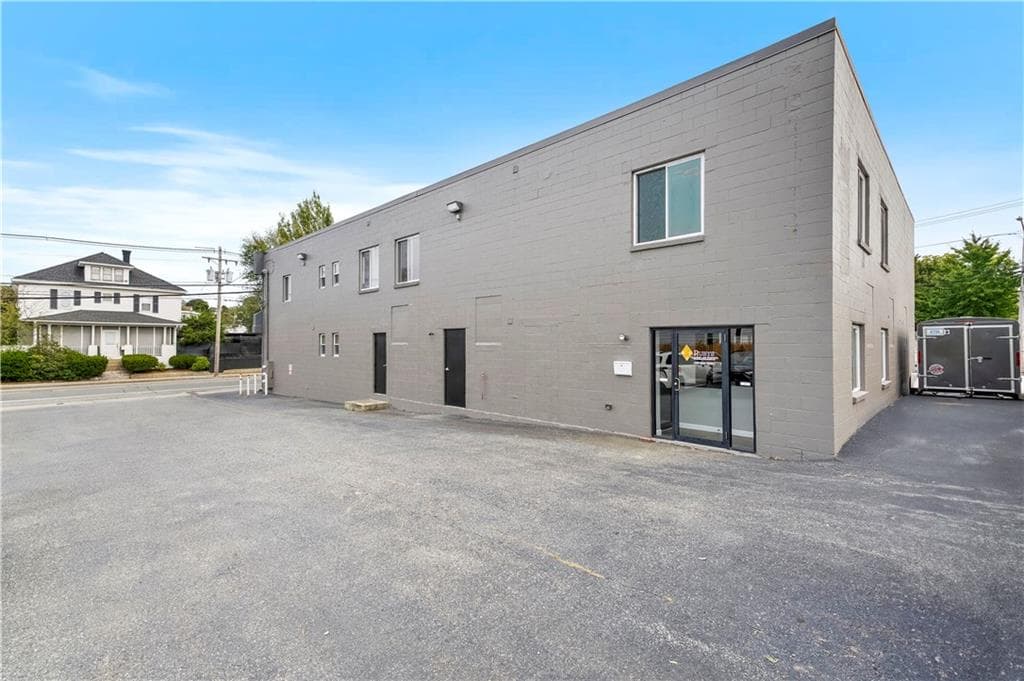 984 Charles Street - Photo 2