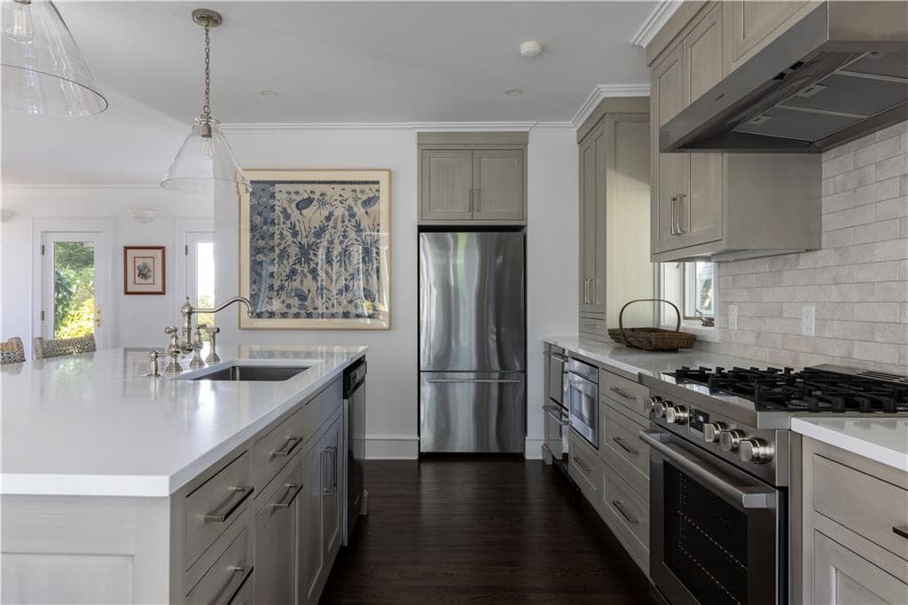 109 Watch Hill Road - Photo 4