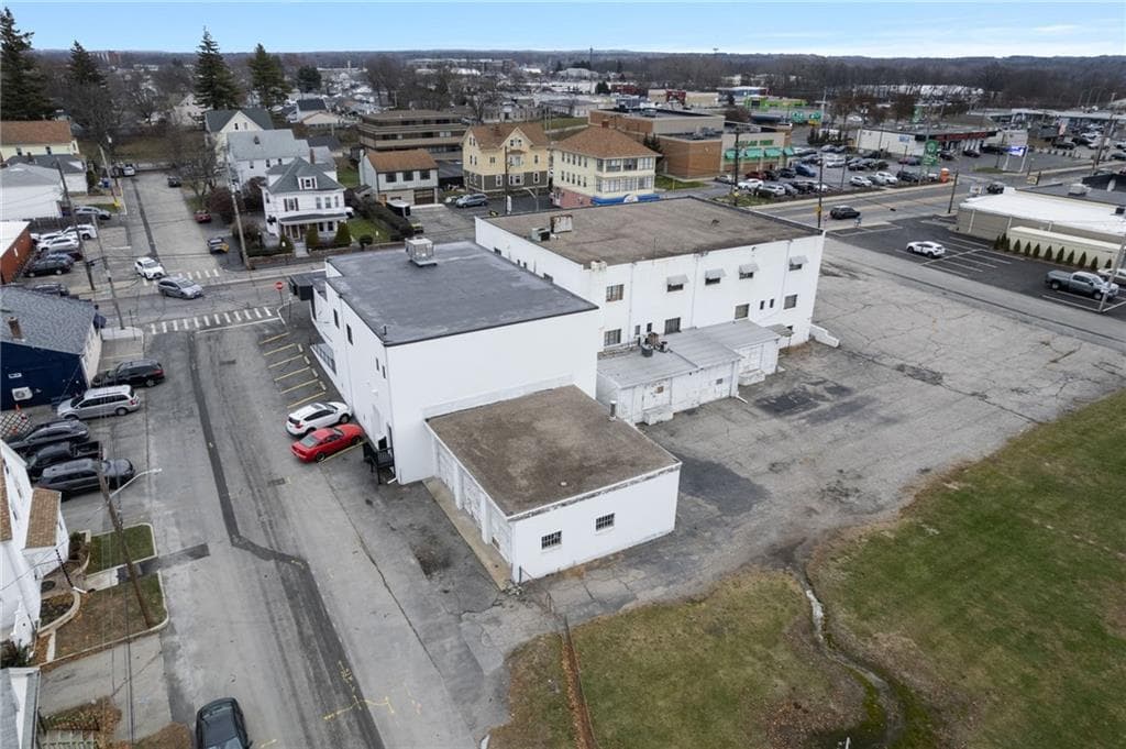 585 Warren Avenue - Photo 3