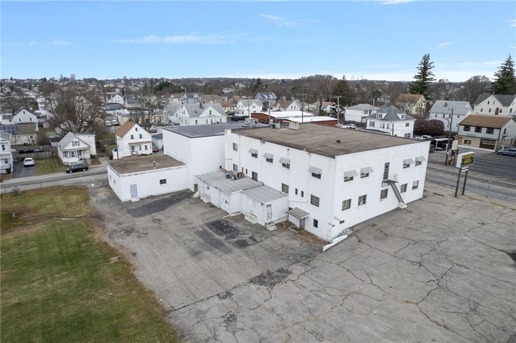 585 Warren Avenue - Photo 4