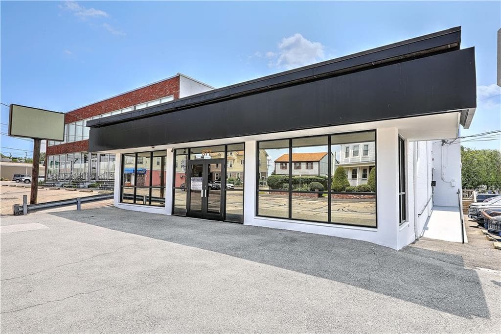 577 Warren Avenue - Photo 3