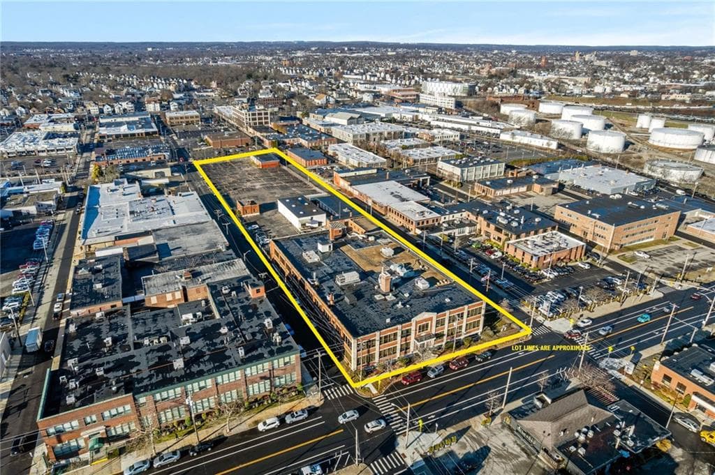 735 Allens Avenue - Photo 2