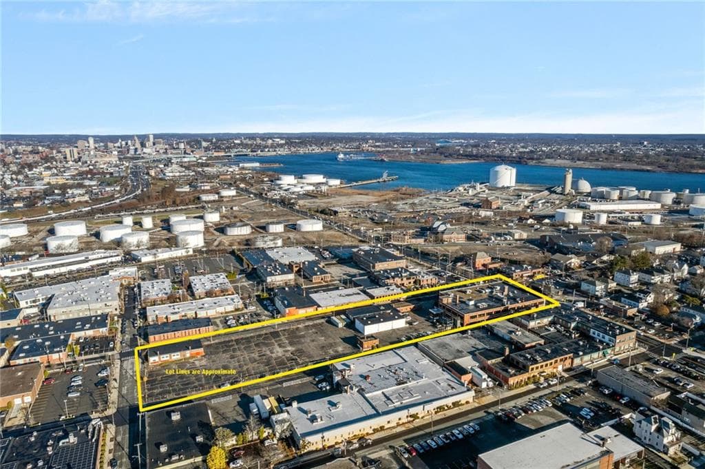 735 Allens Avenue - Photo 4