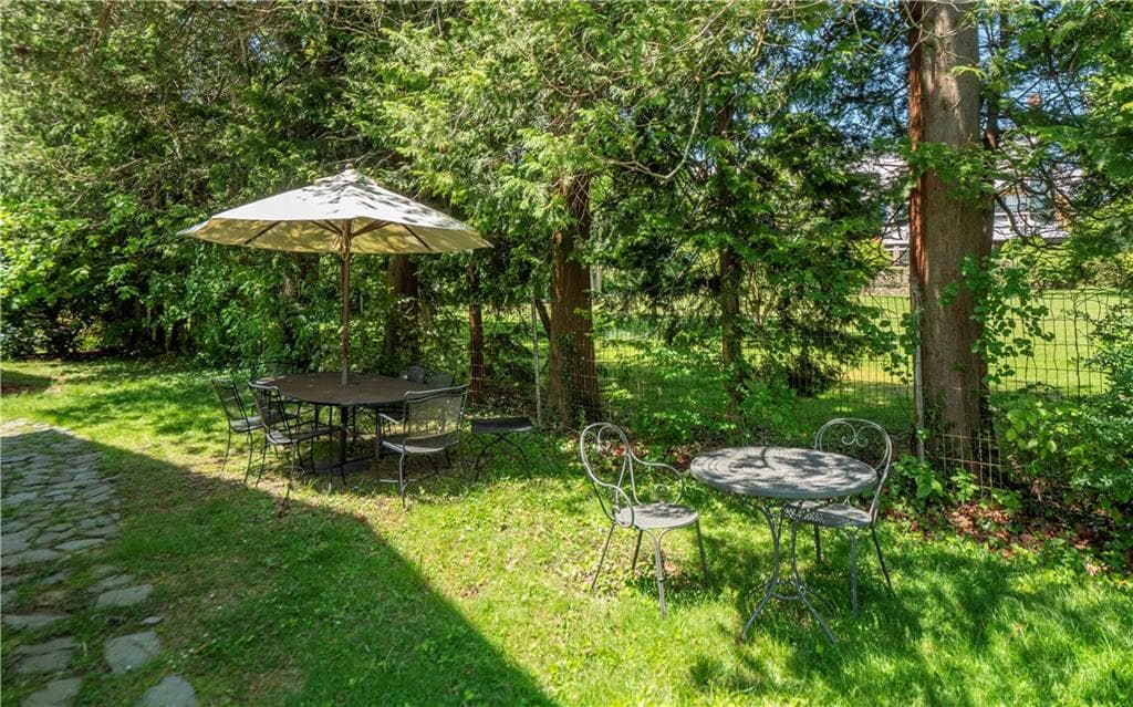 27 Red Cross Avenue - Photo 4