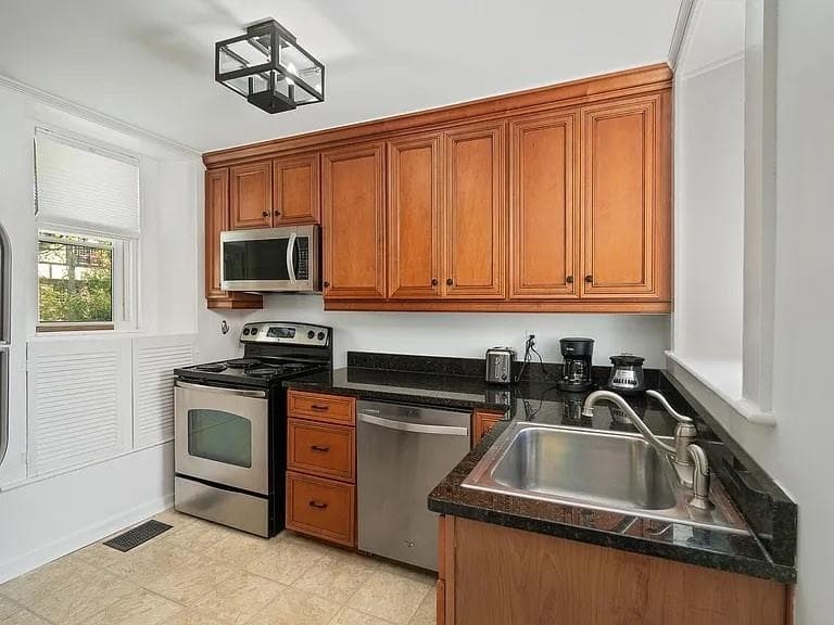 77 Coggeshall Avenue #S - Photo 5