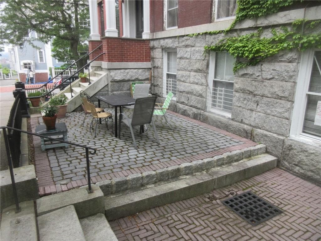 100 Bowen Street #8 units - Photo 2