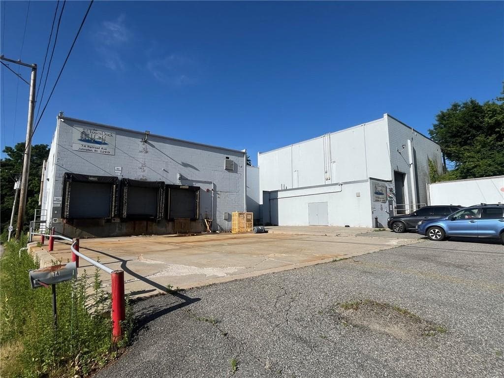 74 Railroad Avenue - Photo 2