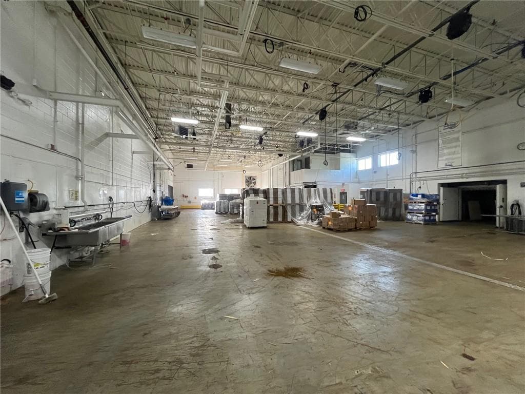 74 Railroad Avenue - Photo 3