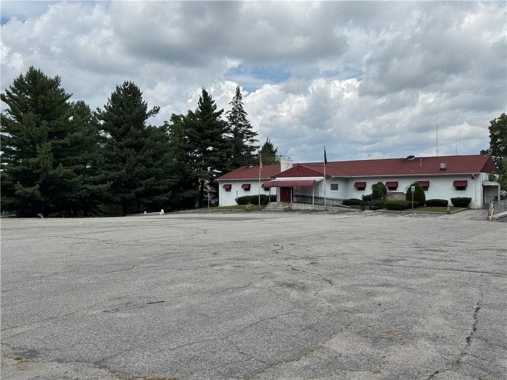 1418 Plainfield Pike - Photo 2