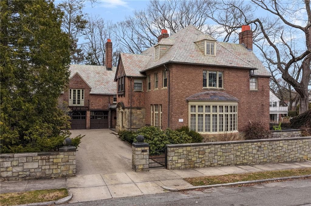 330 Freeman Parkway - Photo 1