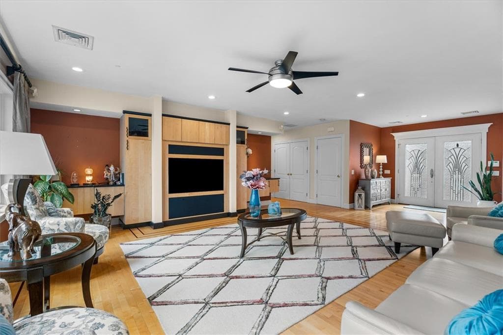 267 Chestnut Street - Photo 5