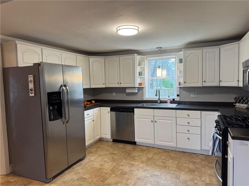 516 Church Avenue - Photo 3