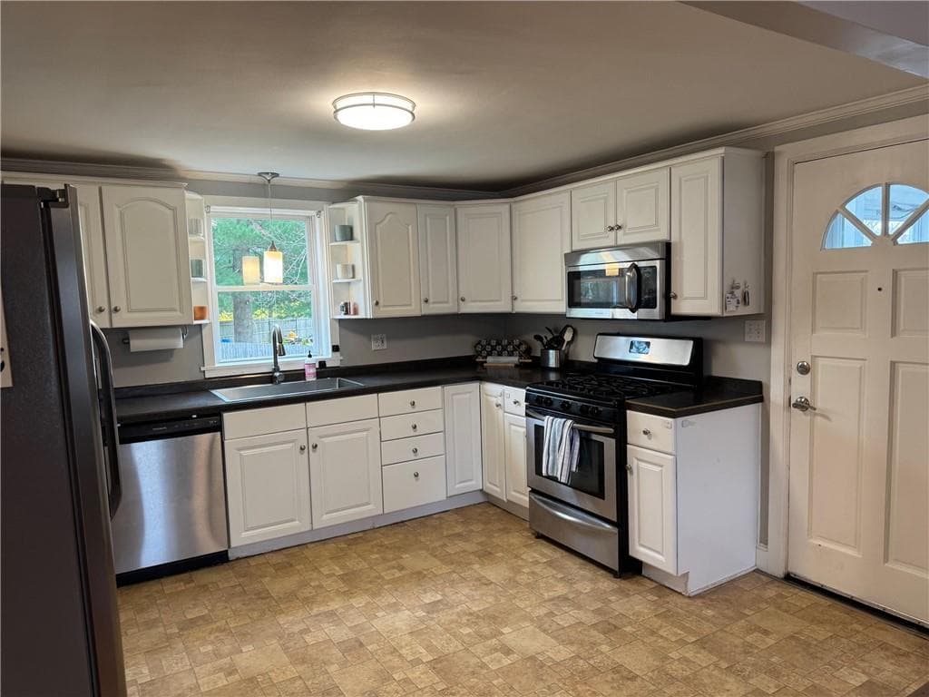 516 Church Avenue - Photo 4