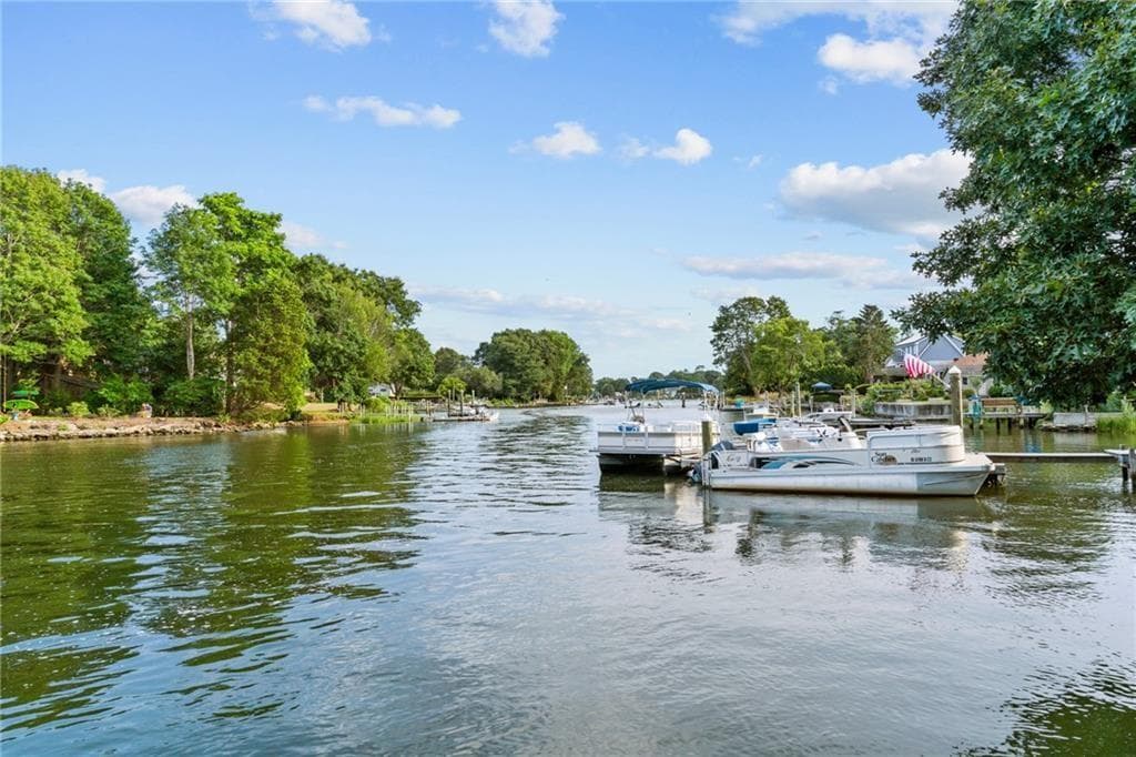 93 Riverside Drive - Photo 3