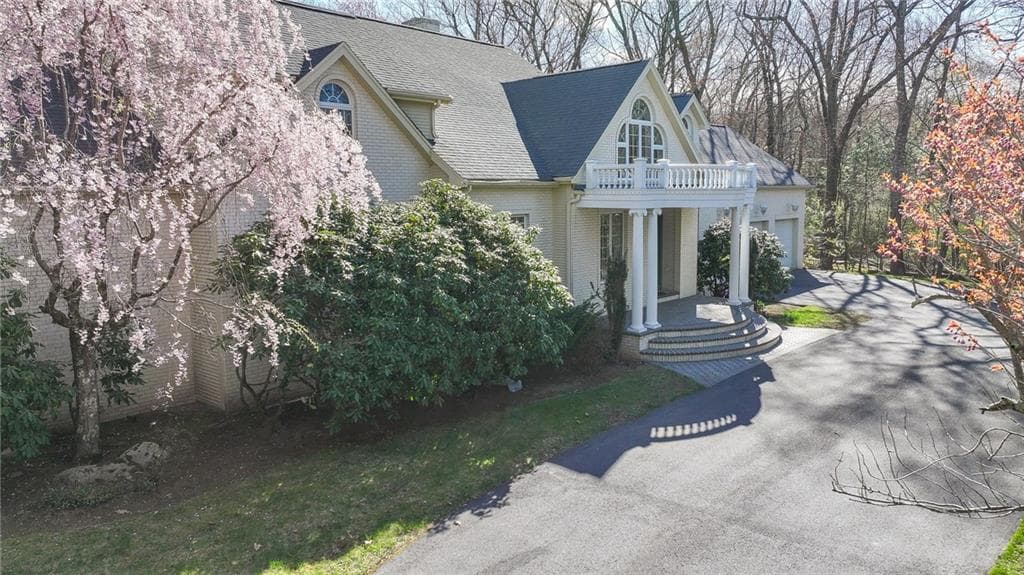 40 Suffolk Way - Photo 2