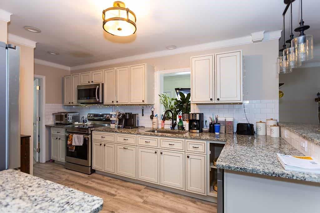 213 Hartford Pike - Photo 2
