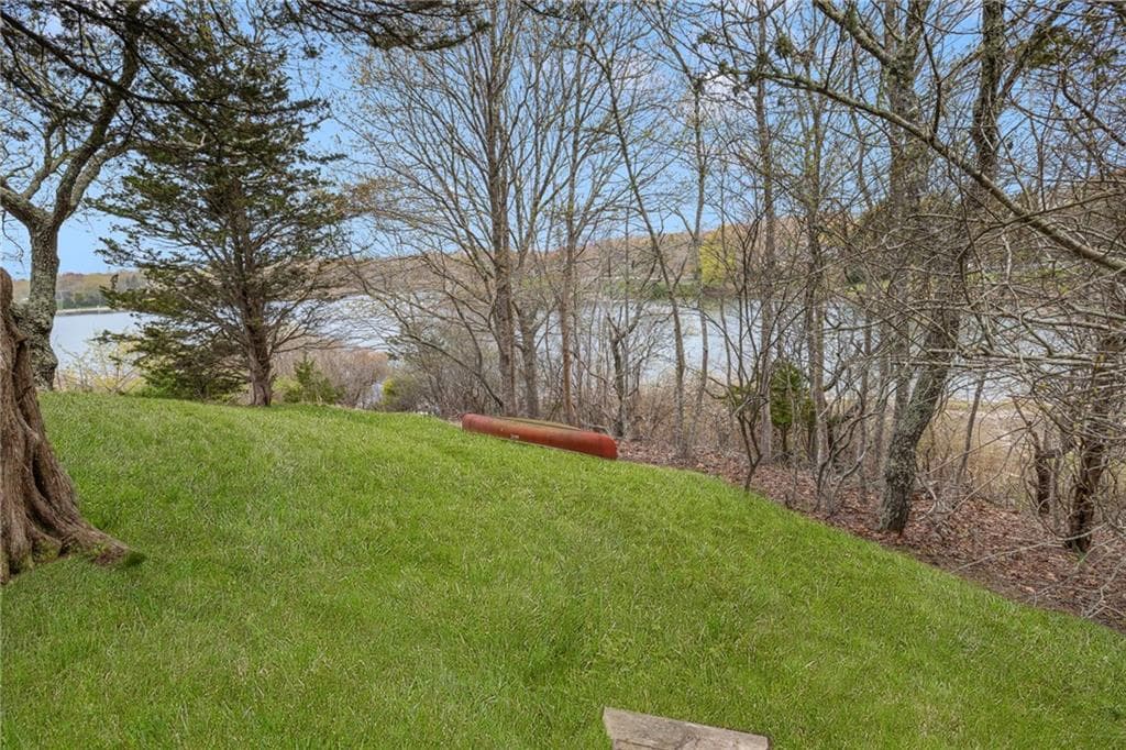 93 Old Succotash Road - Photo 4