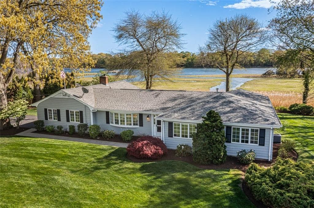 33 Meadowbrook Drive - Photo 1
