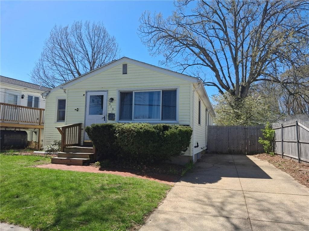 315 Grosvenor Avenue - Photo 2