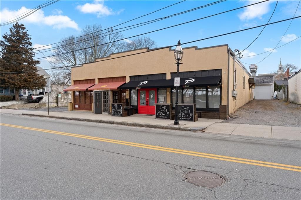 382 Thames Street - Photo 2