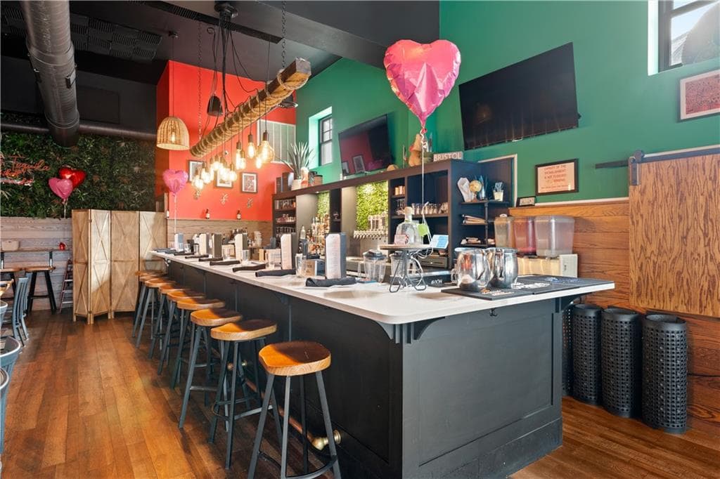 382 Thames Street - Photo 5