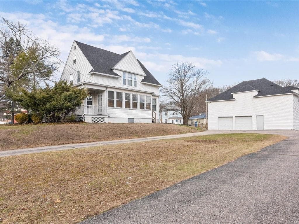 871 Harris Avenue - Photo 2