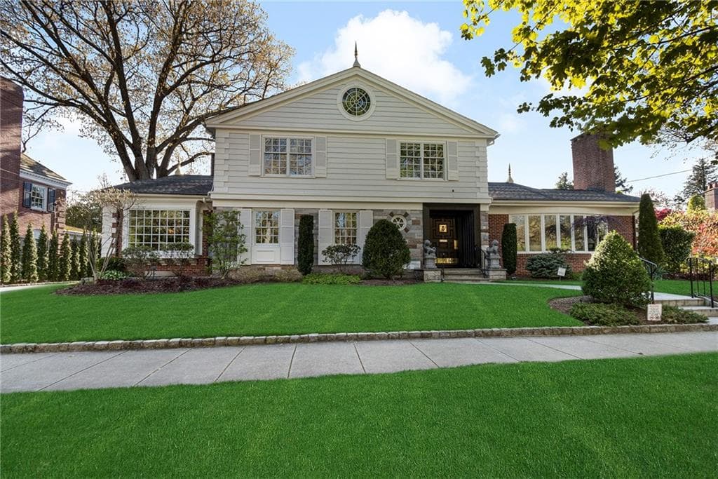 540 Blackstone Boulevard - Photo 2