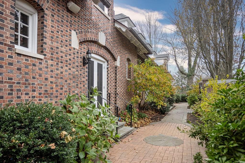 63 Coggeshall Avenue - Photo 5