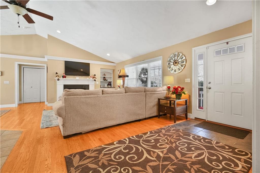 263 Plain Street - Photo 3