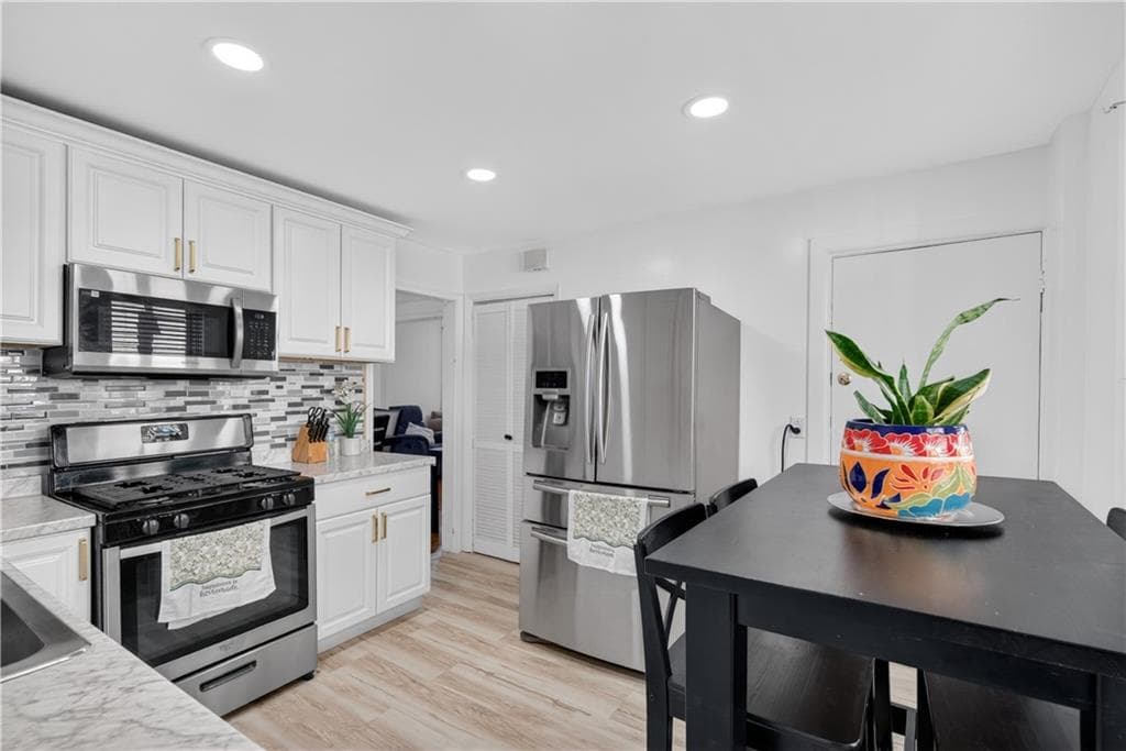 70 Glenwood Avenue - Photo 3