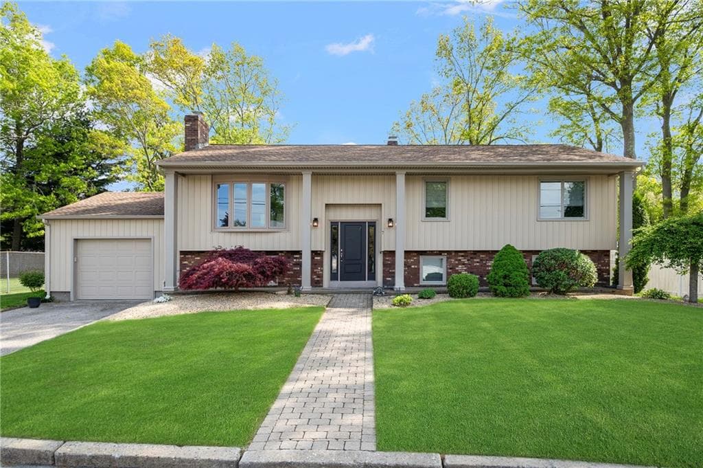 7 Robins Way - Photo 1